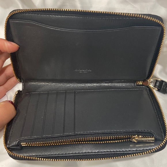Coach wristlet - Picture 2 of 8
